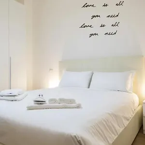https://italianway-porta-ticinese-24.italymilanhotels.net